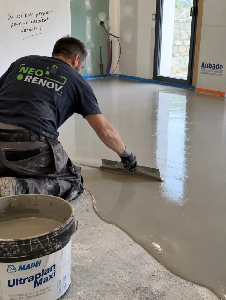 Ragréage fibré et étanchéité SPEC avant pose de carrelage à Paris